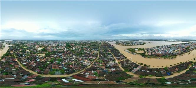 Phố cổ Hội An ngập trong nước lũ. Ảnh: Trần Lê Lâm - TTXVN