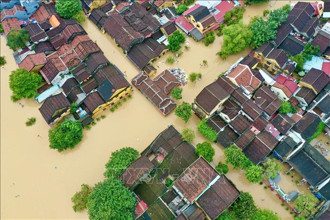 Góc phố Chùa cầu Hội An ngập trong nước lũ. Ảnh: Trần Lê Lâm - TTXVN 