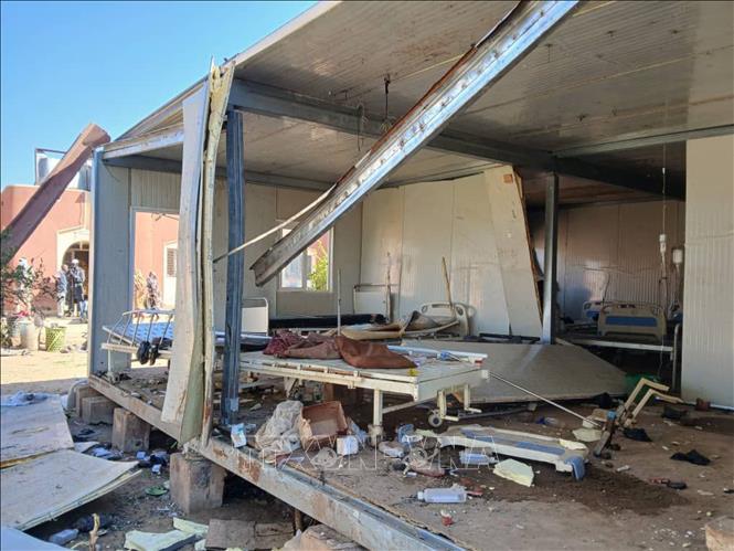 Ngày 29/10/2025, Tổ chức Y tế Thế giới (WHO) và Hội đồng bảo an Liên hợp quốc (HĐBA LHQ) bày tỏ kinh hoàng và phẫn nộ trước vụ thảm sát hơn 460 bệnh nhân cùng thân nhân của họ tại Bệnh viện Phụ sản Saudi, cơ sở y tế cuối cùng đang hoạt động bán phần ở thành phố El-Fasher, miền Tây Sudan. Ảnh (tư liệu): Bệnh viện Saudi ở El-Fasher, Sudan bị tấn công ngày 13/12/2024. Ảnh: THX/TTXVN