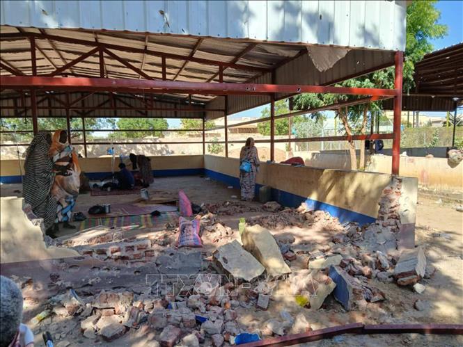 Ngày 29/10/2025, Tổ chức Y tế Thế giới (WHO) và Hội đồng bảo an Liên hợp quốc (HĐBA LHQ) bày tỏ kinh hoàng và phẫn nộ trước vụ thảm sát hơn 460 bệnh nhân cùng thân nhân của họ tại Bệnh viện Phụ sản Saudi, cơ sở y tế cuối cùng đang hoạt động bán phần ở thành phố El-Fasher, miền Tây Sudan. Ảnh (tư liệu): Bệnh viện Saudi ở El-Fasher, Sudan bị tấn công ngày 13/12/2024. Ảnh: THX/TTXVN