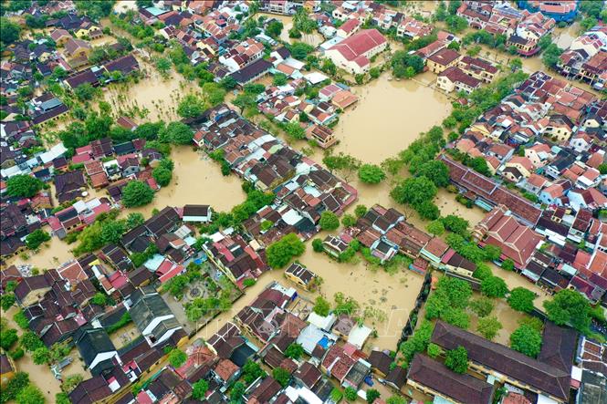 An aerial view of Hoi An in floodings. VNA Photo: Trần Lê Lâm 
