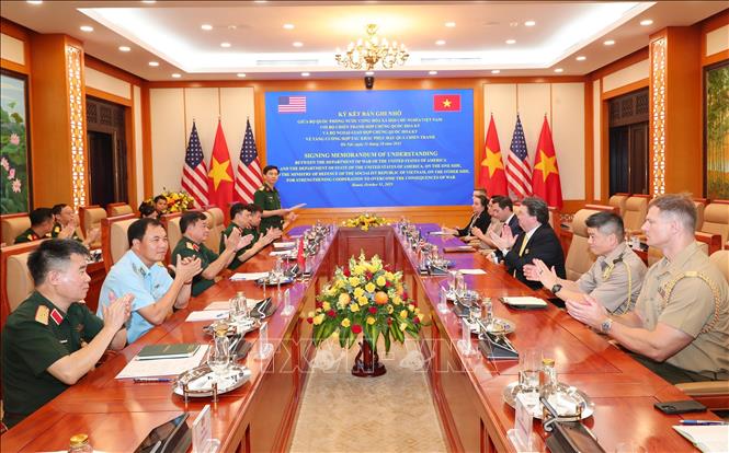 Các đại biểu tại lễ ký. Ảnh: Trọng Đức - TTXVN