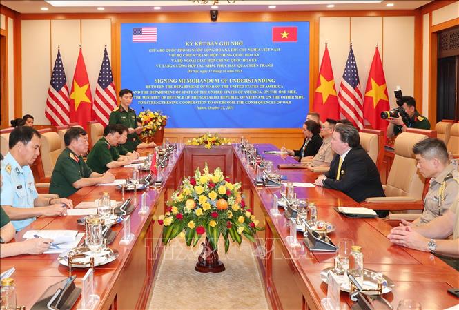 Các đại biểu tại lễ ký. Ảnh: Trọng Đức - TTXVN