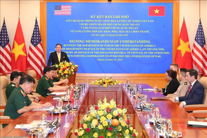 Đại sứ Hoa Kỳ tại Việt Nam Marc Knapper phát biểu tại lễ ký. Ảnh: Trọng Đức - TTXVN