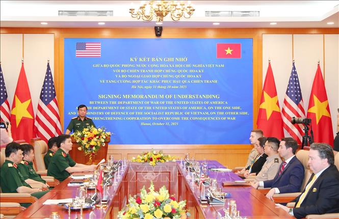 Thượng tướng Hoàng Xuân Chiến, Thứ trưởng Bộ Quốc phòng phát biểu tại lễ ký. Ảnh: Trọng Đức - TTXVN