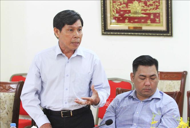 Ông Ly Phước, Giáo viên Trường Hữu nghị Khmer-Việt Nam Ấp Dương (thủ đô Phnom Penh, Campuchia) phát biểu tại hội nghị. Ảnh: Hoàng Minh - PV TTXVN tại Campuchia