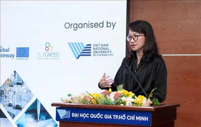 Giáo sư, Tiến sĩ Nguyễn Thị Thanh Mai, Phó Giám đốc Đai học Quốc gia Thành phố Hồ Chí Minh chia sẻ tại hội thảo. Ảnh: Thu Hoài - TTXVN