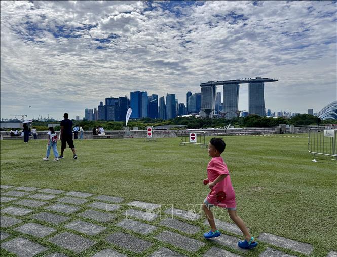 Tầng trên cùng khu trạm bơm gần Đập Marina Barrage được tận dụng làm sân chơi xanh. Ảnh: Đỗ Vân - PV TTXVN tại Singapore