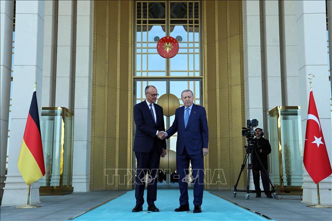 Thủ tướng Đức Friedrich Merz (trái) và Tổng thống Thổ Nhĩ Kỳ Recep Tayyip Erdogan tại cuộc gặp ở Ankara ngày 30/10/2025. Ảnh: THX/TTXVN