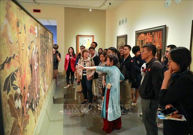 Visitors experience the programme. VNA Photo: Khánh Hoà 