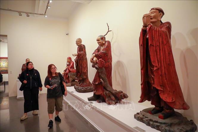 Visitors experience the programme. VNA Photo: Khánh Hoà 