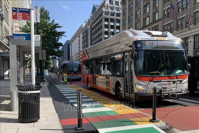 Xe buýt tại một bến ở trung tâm thủ đô Washington D.C. Ảnh: Ngọc Quang - PV TTXVN tại Mỹ