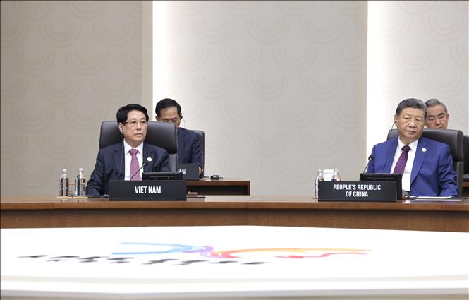 Chủ tịch nước Lương Cường dự Phiên họp thứ 2 Hội nghị Cấp cao APEC lần thứ 32 . Ảnh: Lâm Khánh - TTXVN