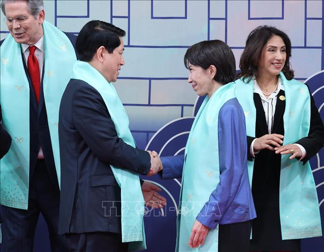 Chủ tịch nước Lương Cường với Thủ tướng Nhật Bản Takaichi Sanae. Ảnh: Lâm Khánh - TTXVN