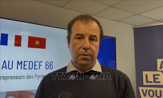Ông Jean Marti, Phó Chủ tịch MEDEF vùng Pyrénées-Orientales trả lời phỏng vấn phóng viên TTXVN tại Pháp. Ảnh: Đào Dũng - Phòng viên TTXVN tại Pháp