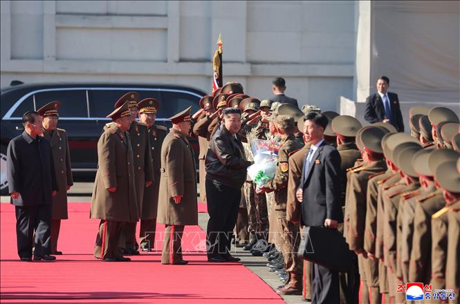Nhà lãnh đạo Triều Tiên Kim Jong Un thăm trụ sở Quân đoàn 11 của Quân đội Nhân dân Triều Tiên. Ảnh: KCNA/TTXVN