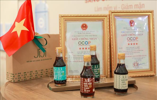 Khu trưng bày các sản phẩm hàng Việt Nam chất lượng cao tại Hội chợ mùa Thu. Ảnh: Phan Phương – TTXVN