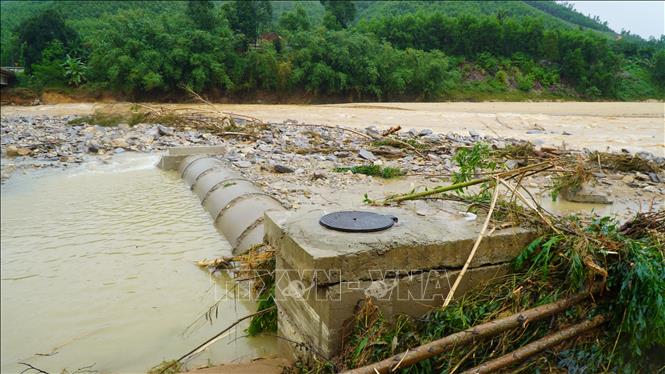 Mưa lớn đã gây thiệt hại nặng nề tại Khe Tre (Huế). Ảnh: Mai Trang - TTXVN                           