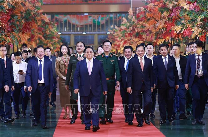 Thủ tướng Phạm Minh Chính tới dự Lễ bế mạc Hội chợ Mùa thu lần thứ nhất - năm 2025. Ảnh: Dương Giang-TTXVN 