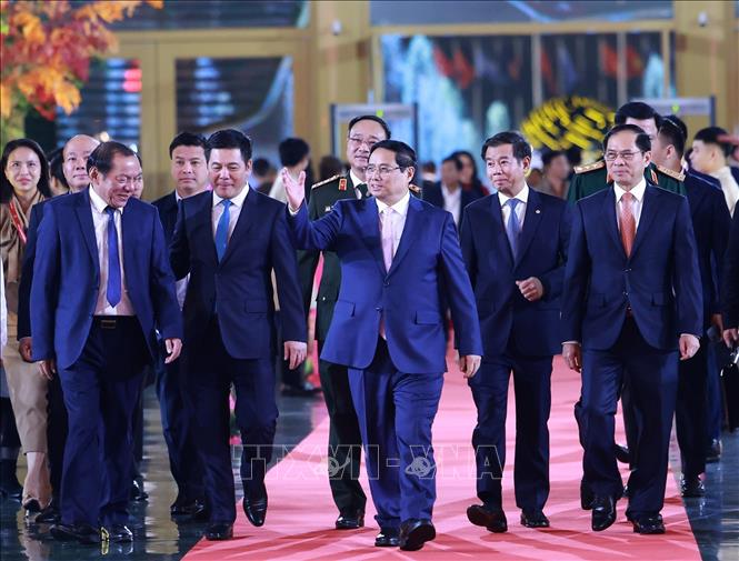 Thủ tướng Phạm Minh Chính tới dự Lễ bế mạc Hội chợ Mùa thu lần thứ nhất - năm 2025. Ảnh: Dương Giang-TTXVN