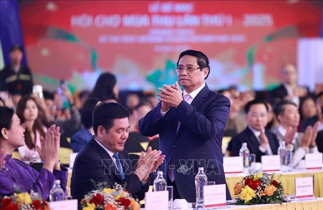 Thủ tướng Phạm Minh Chính dự Lễ bế mạc Hội chợ Mùa thu lần thứ nhất - năm 2025. Ảnh: Dương Giang-TTXVN