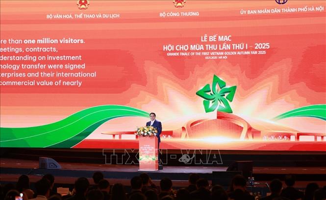 Thủ tướng Phạm Minh Chính phát biểu bế mạc Hội chợ Mùa thu lần thứ nhất - năm 2025. Ảnh: Dương Giang-TTXVN 