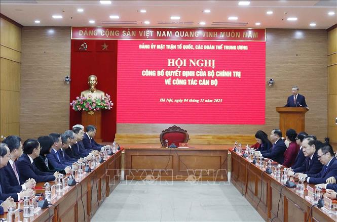 Tổng Bí thư Tô Lâm phát biểu chỉ đạo và giao nhiệm vụ cho đồng chí Bùi Thị Minh Hoài. Ảnh: Thống Nhất - TTXVN
