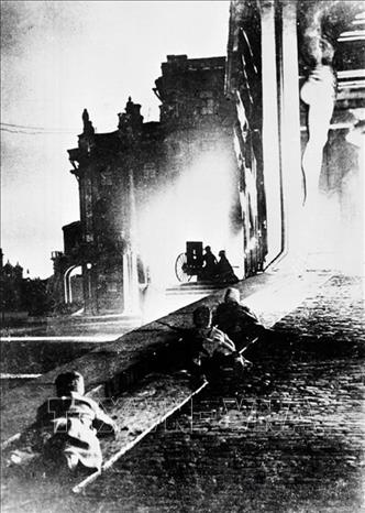 Trận đánh ở Cung điện Mùa đông năm 1917. Ảnh: Tư liệu TTXVN