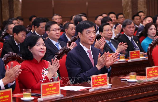 Bí thư Thành ủy Hà Nội Nguyễn Duy Ngọc và nguyên Bí thư Thành ủy Hà Nội, Bí thư Đảng ủy Mặt trận Tổ quốc, các đoàn thể Trung ương Bùi Thị Minh Hoài. Ảnh: Văn Điệp - TTXVN