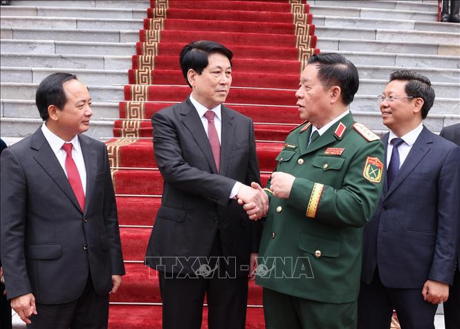 Chủ tịch nước Lương Cường với Đại tướng Nguyễn Trọng Nghĩa và lãnh đạo Ban Tuyên giáo và Dân vận Trung ương. Ảnh: Lâm Khánh - TTXVN