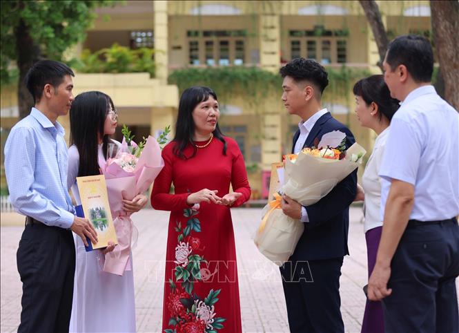 Công tác phát triển Đảng viên trẻ là học sinh tuổi 18 luôn được nhà trường quan tâm, phát hiện, bồi dưỡng kịp thời. Ảnh: Thanh Tùng - TTXVN  