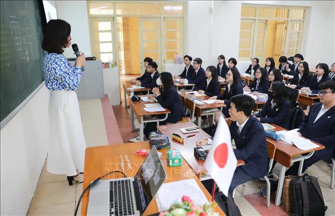 Tiên phong trong hợp tác quốc tế, trường THPT Việt Đức đã mở ra nhiều quan hệ hợp tác, trao đổi với cơ sở giáo dục ngoài nước, để học sinh có cơ hội tiếp cận tri thức toàn cầu. Ảnh: Thanh Tùng - TTXVN 