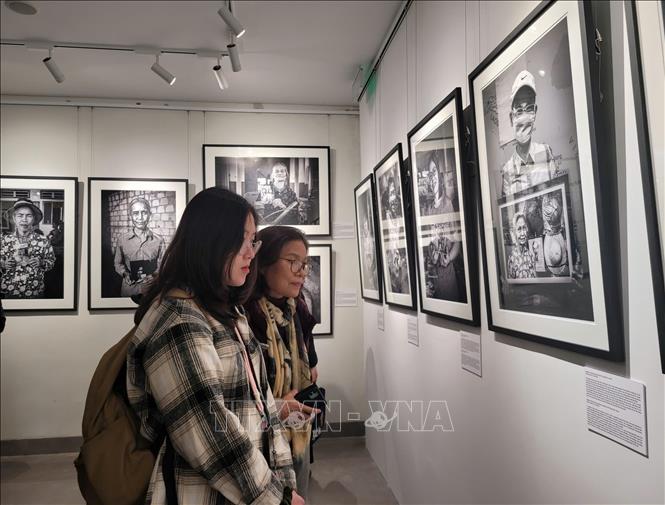 Visitors at the photo exhibition. VNA Photo