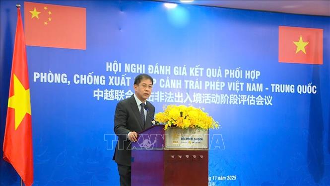 Leader of Vietnam Immigration Department speaks at the conference. VNA Photo: Linh Sơn