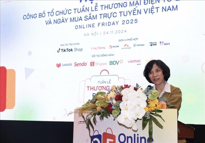 Lai Viet Anh, Deputy Director General of the E-commerce and Digital Economy Agency (Ministry of Industry and Trade), speaks at the press conference. VNA Photo: Trần Việt