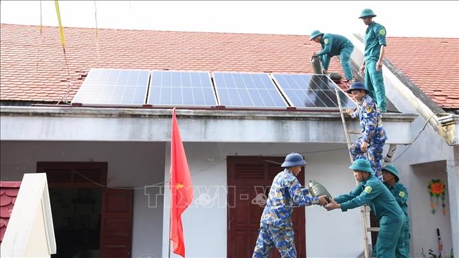 Strengthening houses at military units in Truong Sa special zone, Khanh Hoa province. VNA Photo/Photo by courtesy