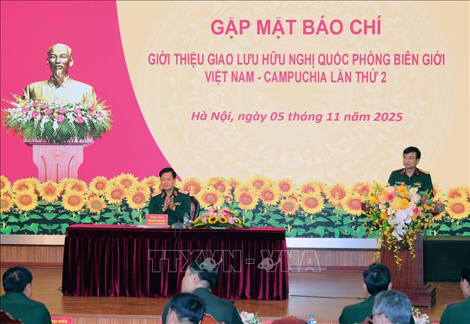 Họp báo giới thiệu Giao lưu hữu nghị quốc phòng biên giới Việt Nam - Campuchia lần thứ 2. Ảnh: Trọng Đức - TTXVN