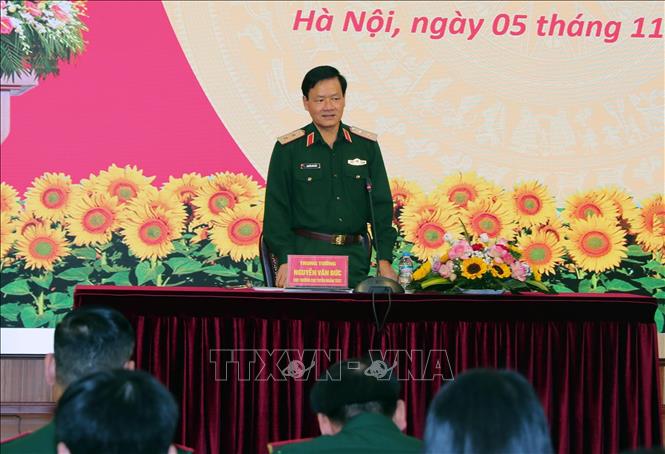 Trung tướng Nguyễn Văn Đức, Cục trưởng Cục Tuyên huấn (Tổng cục Chính trị QĐND Việt Nam) phát biểu. Ảnh: Trọng Đức - TTXVN
