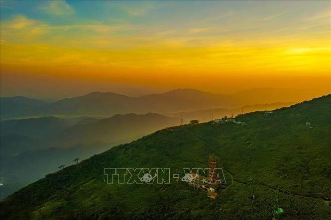 Sunset on the majestic Yen Tu mountain. VNA Photo: Minh Đức
