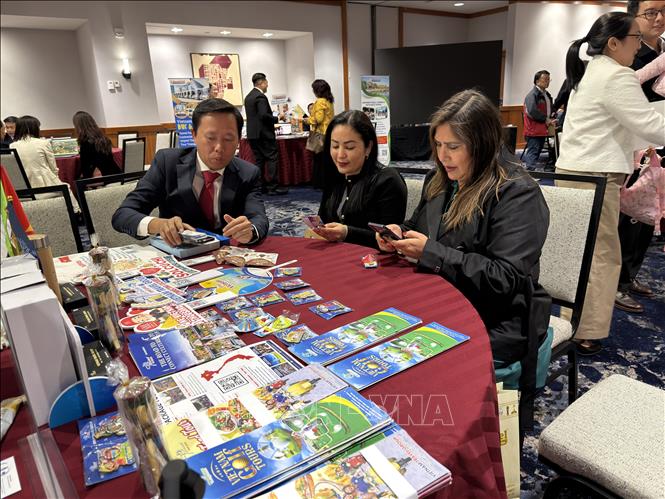 Các doanh nghiệp du lịch kết nối tại sự kiện. Ảnh: Ngọc Quang - PV TTXVN tại Mỹ.