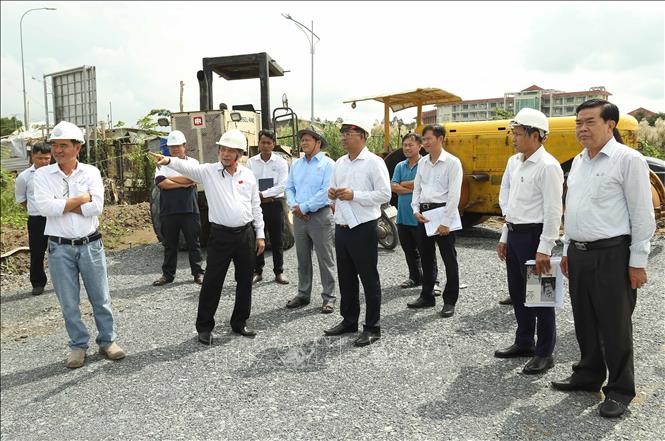 Kiểm tra Dự án xây dựng Khu công nghệ số tỉnh Hậu Giang. Ảnh: Duy Khương-TTXVN
