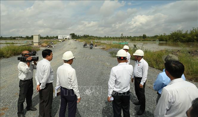 Kiểm tra Dự án xây dựng Khu công nghệ số tỉnh Hậu Giang. Ảnh: Duy Khương – TTXVN