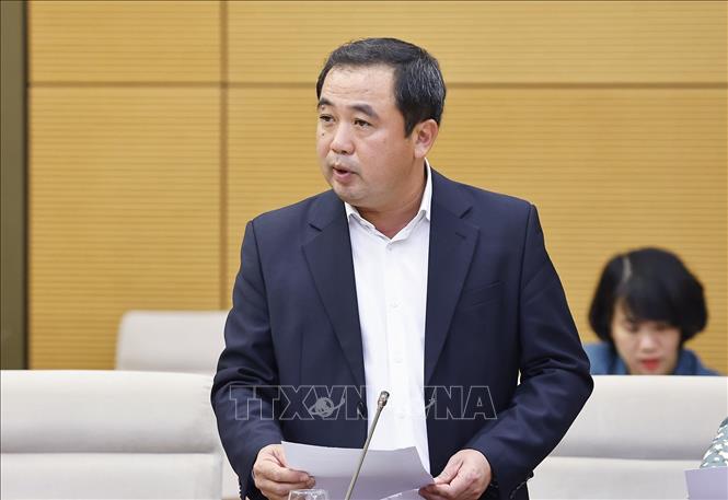 Bộ trưởng Bộ Nông nghiệp và Môi trường Trần Đức Thắng trình bày tóm tắt tờ trình. Ảnh: Doãn Tấn - TTXVN