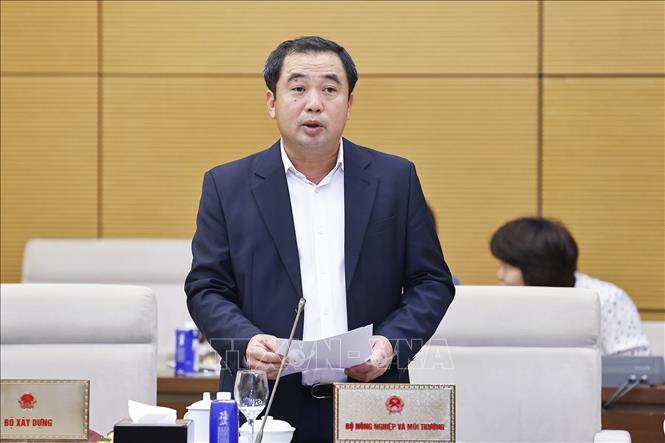 Bộ trưởng Bộ Nông nghiệp và Môi trường Trần Đức Thắng trình bày tóm tắt tờ trình. Ảnh: Doãn Tấn - TTXVN