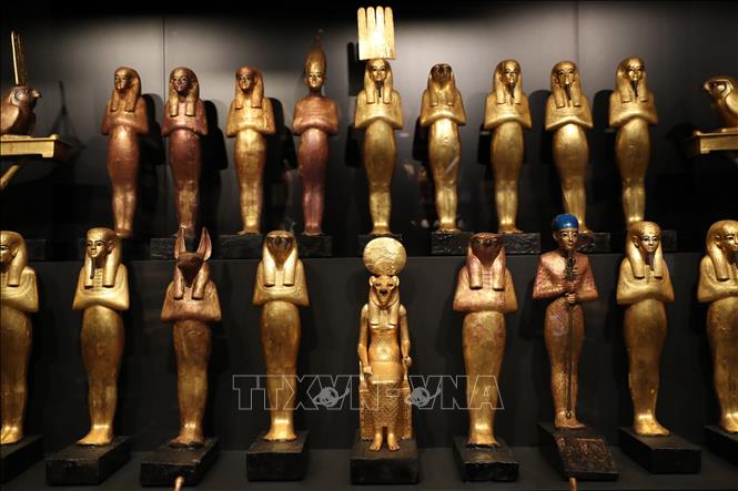Các hiện vật được trưng bày tại Đại bảo tàng Ai Cập (GEM) ở Giza, Ai Cập ngày 4/11/2025. Ảnh: THX/TTXVN