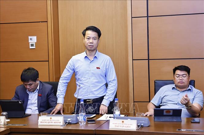 Đại biểu Quốc hội tỉnh Lai Châu Hoàng Quốc Khánh phát biểu. Ảnh: Doãn Tấn - TTXVN