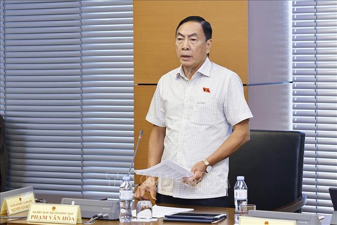 Đại biểu Quốc hội tỉnh Đồng Tháp Phạm Văn Hòa phát biểu. Ảnh: Doãn Tấn - TTXVN