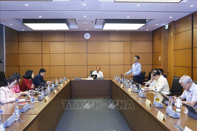 Đoàn đại biểu Quốc hội các tỉnh Lai Châu, Lào Cai và Khánh Hòa thảo luận ở tổ. Ảnh: Doãn Tấn - TTXVN