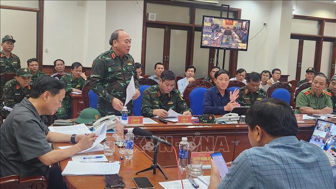 Đại diện Bộ Quốc phòng báo cáo nhanh về công tác ứng phó với bão số 13. Ảnh: Sỹ Thắng-TTXVN