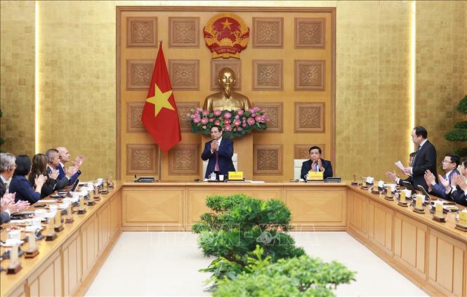 Thủ tướng Phạm Minh Chính tiếp đoàn lãnh đạo doanh nghiệp bán dẫn quốc tế. Ảnh: Dương Giang-TTXVN
